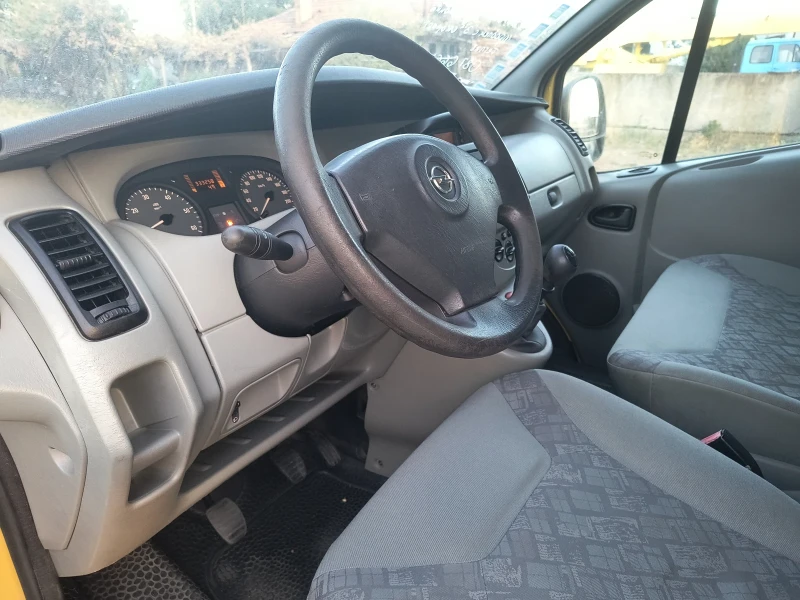 Opel Vivaro 2.5 CDTI, снимка 10 - Бусове и автобуси - 47613688