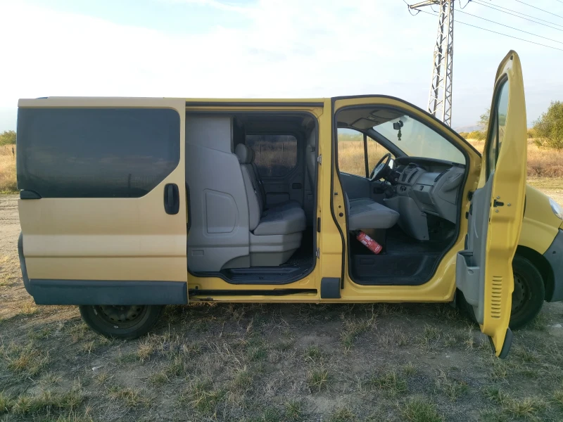 Opel Vivaro 2.5 CDTI, снимка 5 - Бусове и автобуси - 47613688