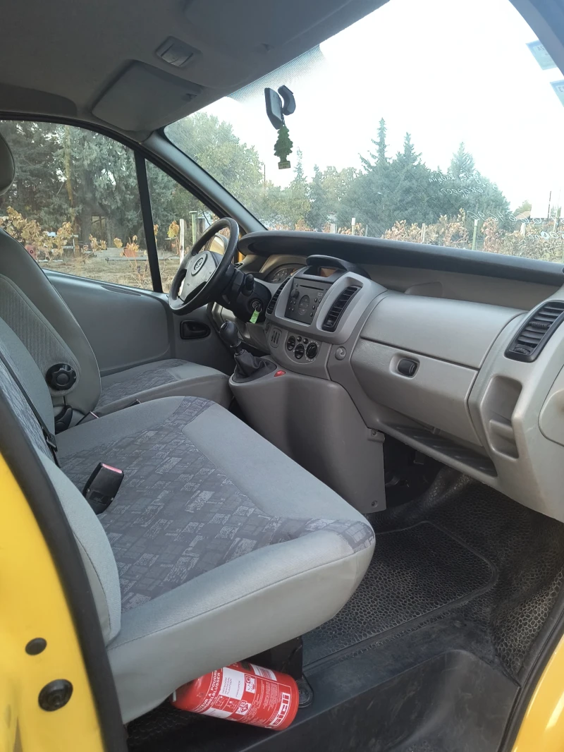 Opel Vivaro 2.5 CDTI, снимка 9 - Бусове и автобуси - 47613688