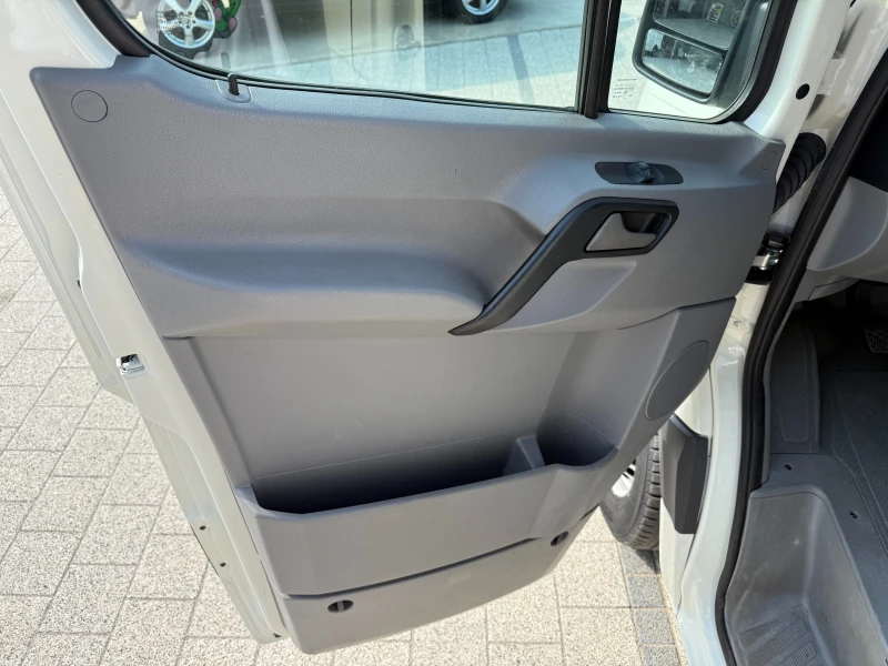 VW Crafter 2.5TDI Maxi Климатроник , снимка 12 - Бусове и автобуси - 51245912