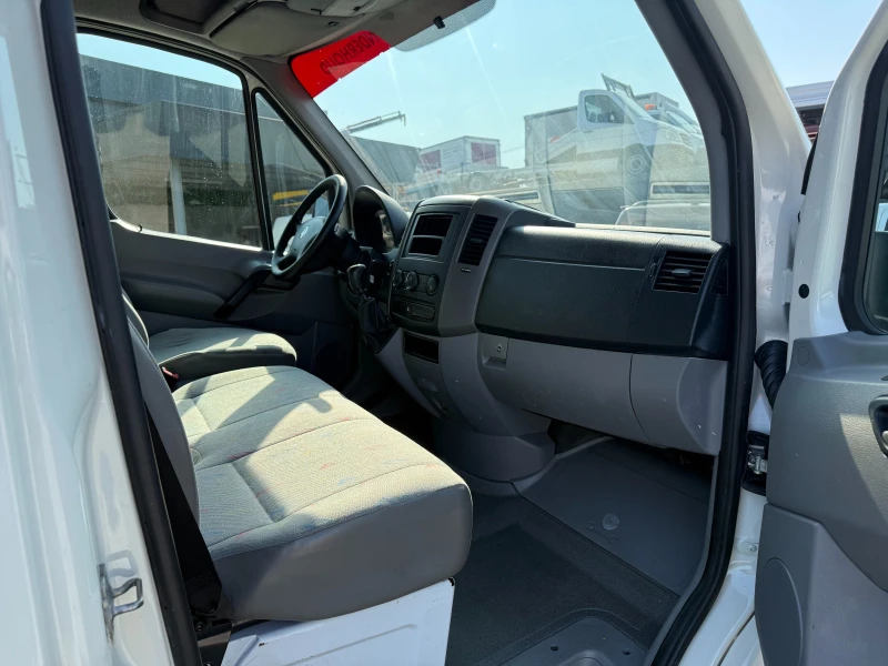 VW Crafter 2.5TDI Maxi Климатроник , снимка 8 - Бусове и автобуси - 51245912