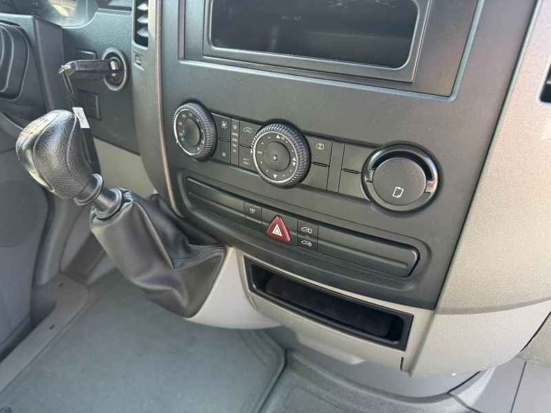 VW Crafter 2.5TDI Maxi Климатроник , снимка 9 - Бусове и автобуси - 51245912
