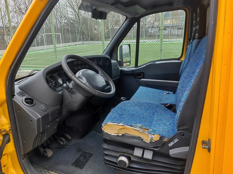 Iveco Daily 35c13 Климатик* Падащ борд* Въздушни възглавници, снимка 7 - Бусове и автобуси - 49532088