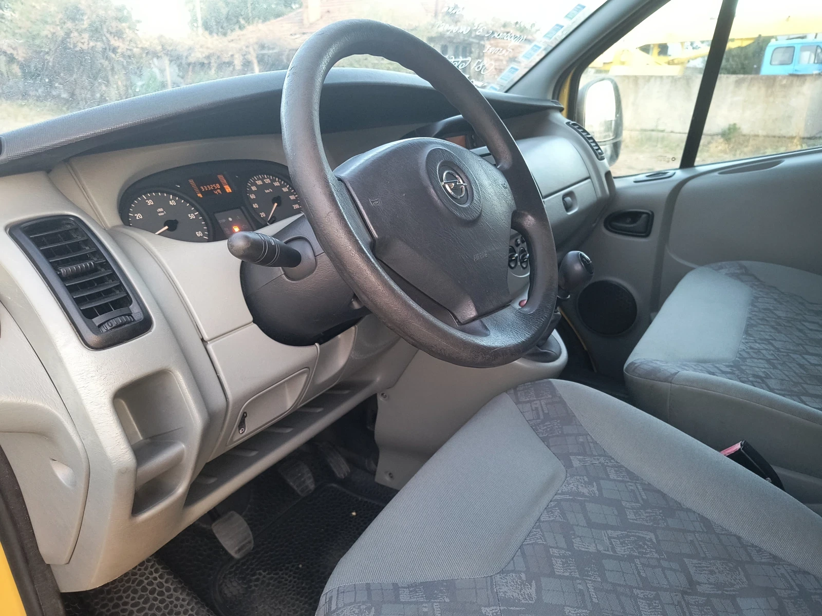 Opel Vivaro 2.5 CDTI - изображение 10