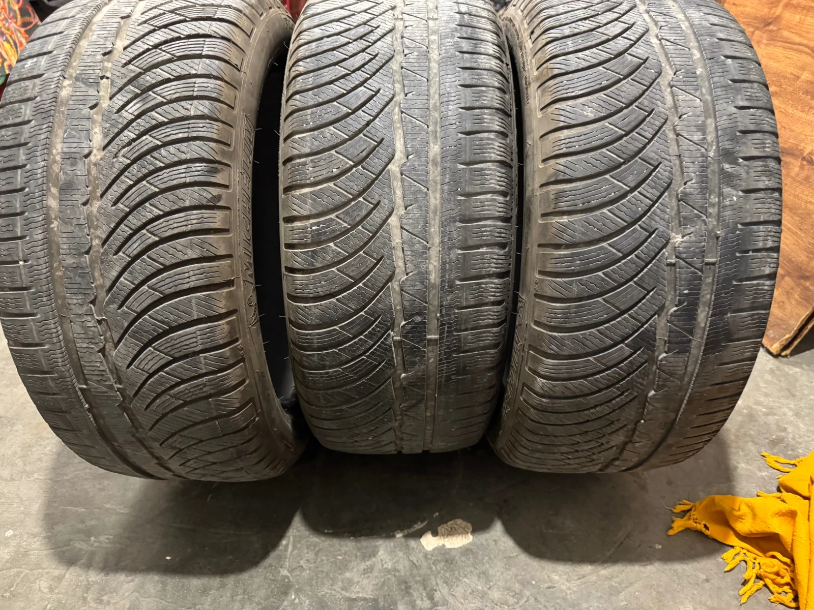 Гуми Зимни 225/45R18, снимка 5 - Гуми и джанти - 54587593