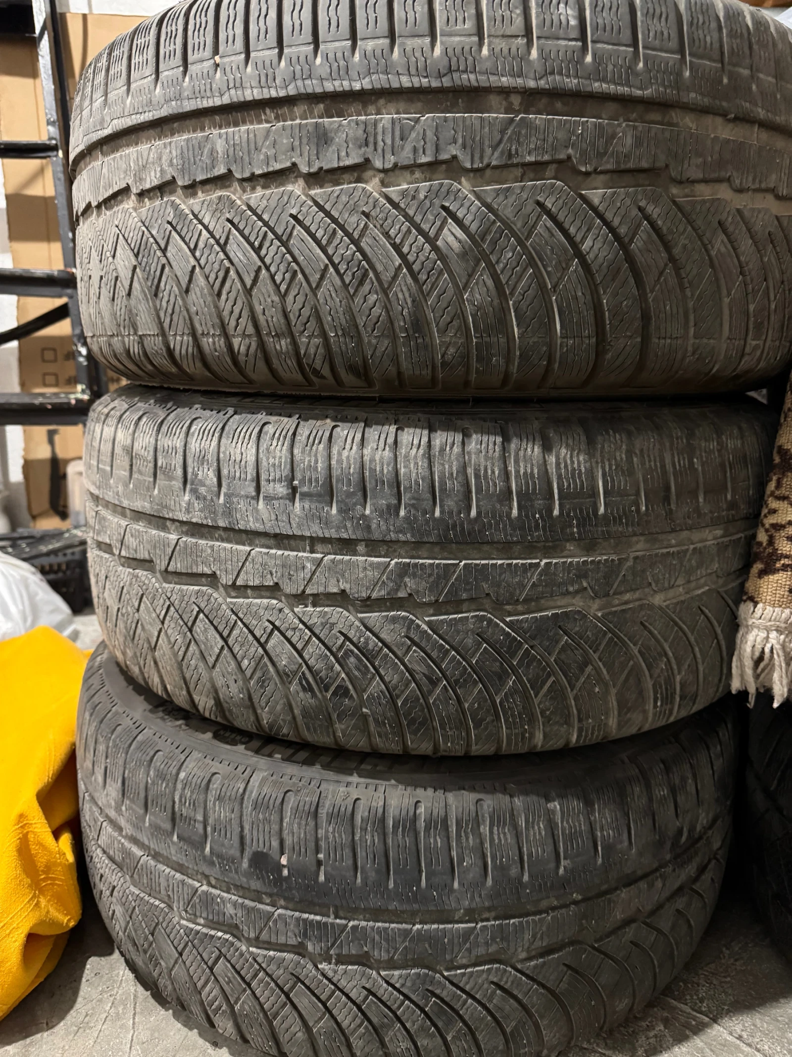 Гуми Зимни 225/45R18