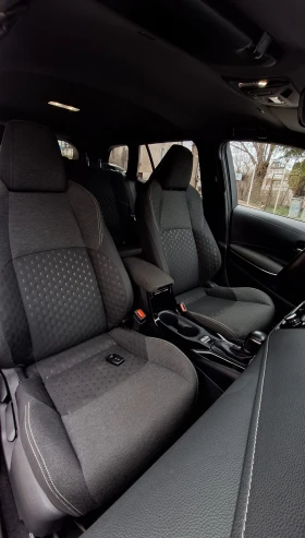 Toyota Corolla 1.8 Hybrid Бензин 140кс. 2024г. 30хил.км eCVT , снимка 6