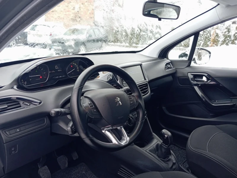 Peugeot 208 1.2  82 к.с face lift, снимка 14 - Автомобили и джипове - 48829389