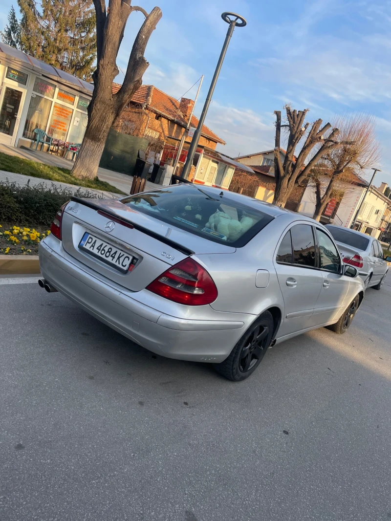 Mercedes-Benz 220, снимка 2 - Автомобили и джипове - 49138870