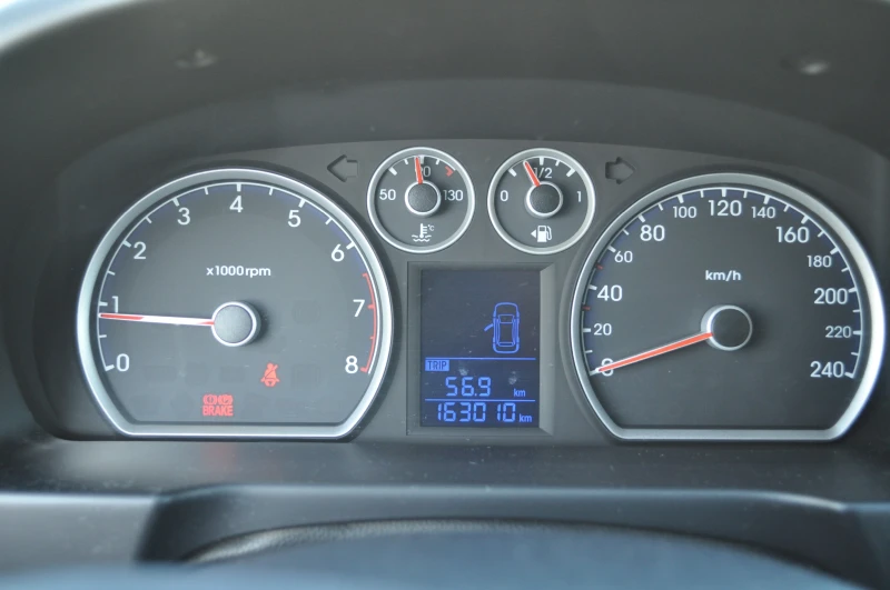 Hyundai I30 1.6, снимка 11 - Автомобили и джипове - 52556545
