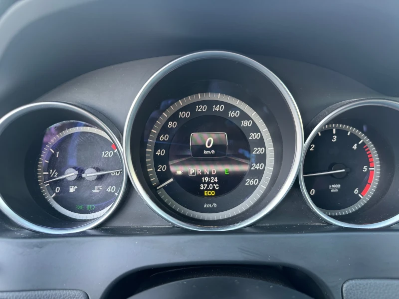Mercedes-Benz C 220 Бартер , снимка 11 - Автомобили и джипове - 52297861