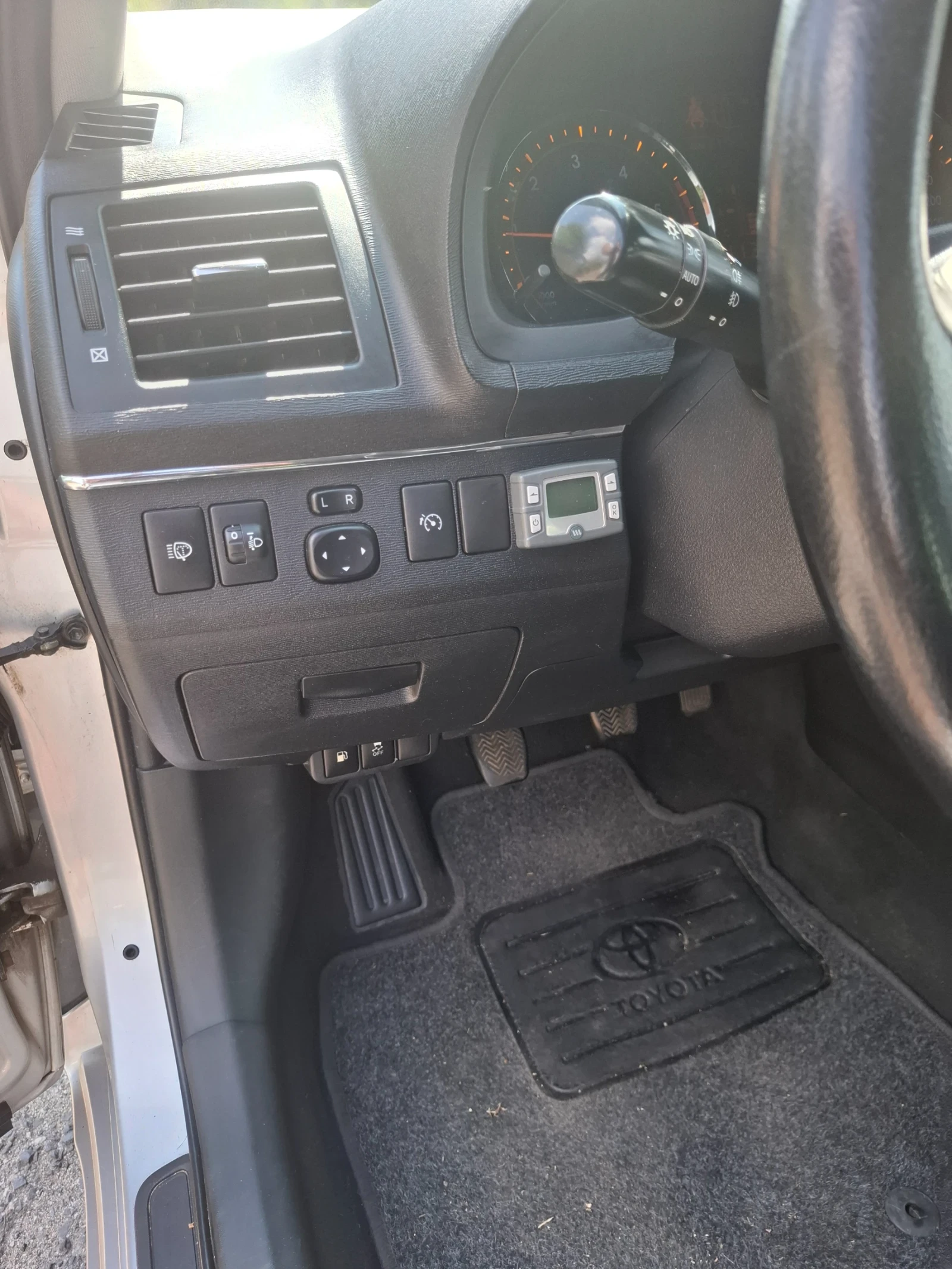 Toyota Avensis 2.0.D4D - изображение 10