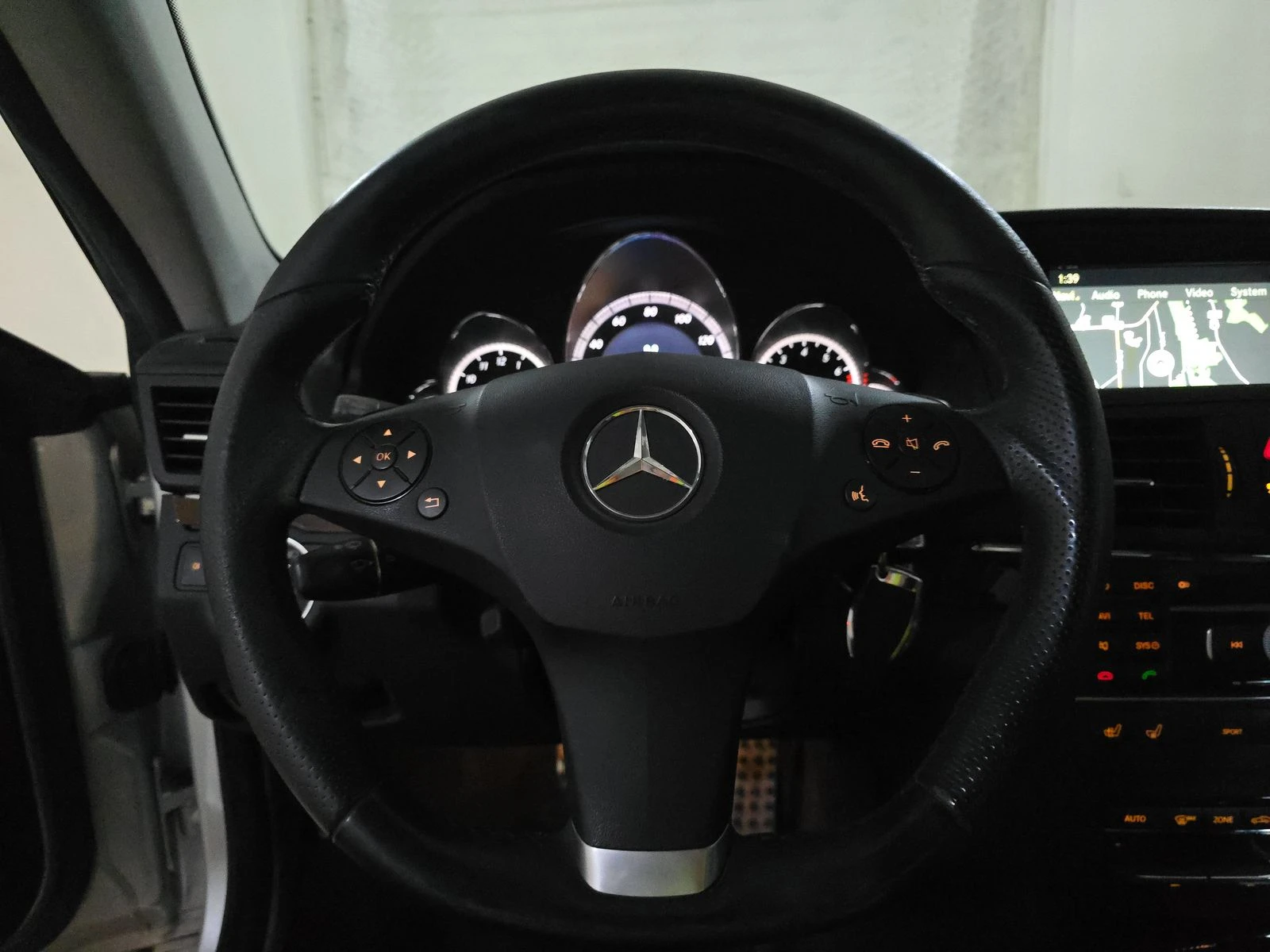 Mercedes-Benz E 500  - изображение 8