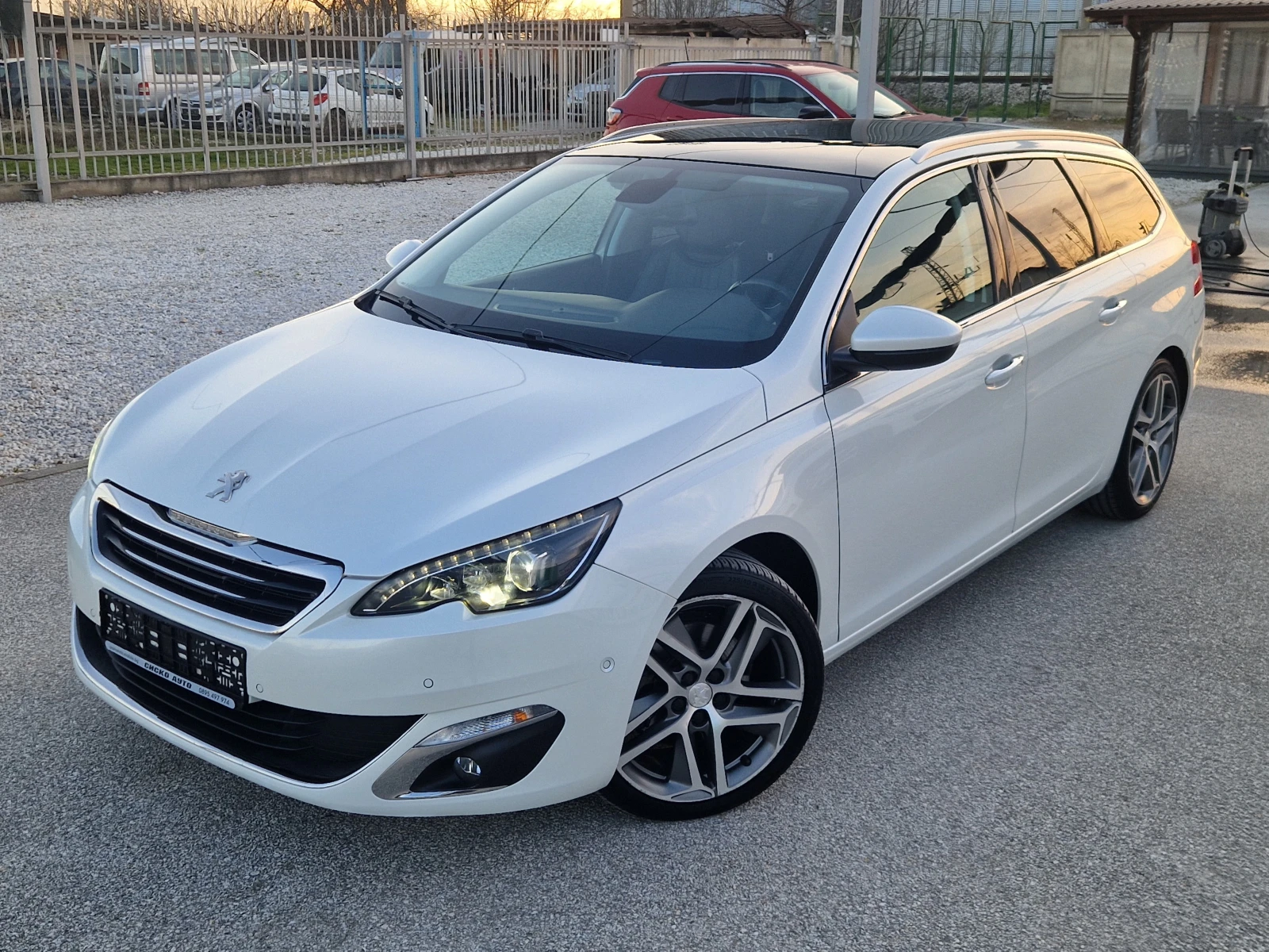 Peugeot 308 2.0e-HDI* AUT* 166 000km!!* FUL EKSTRI, снимка 17 - Автомобили и джипове - 53759214