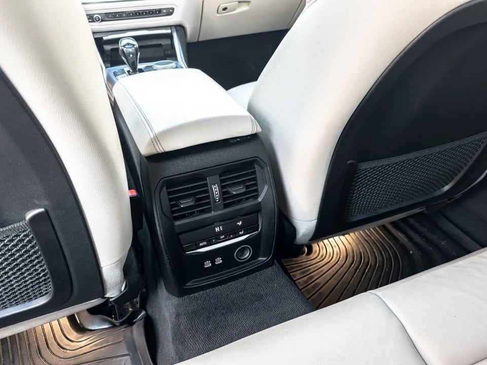 BMW 330 * xDrive* Apple CarPlay & Bluetooth* Backup camera - изображение 8