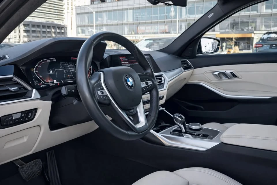 BMW 330 * xDrive* Apple CarPlay & Bluetooth* Backup camera - изображение 6