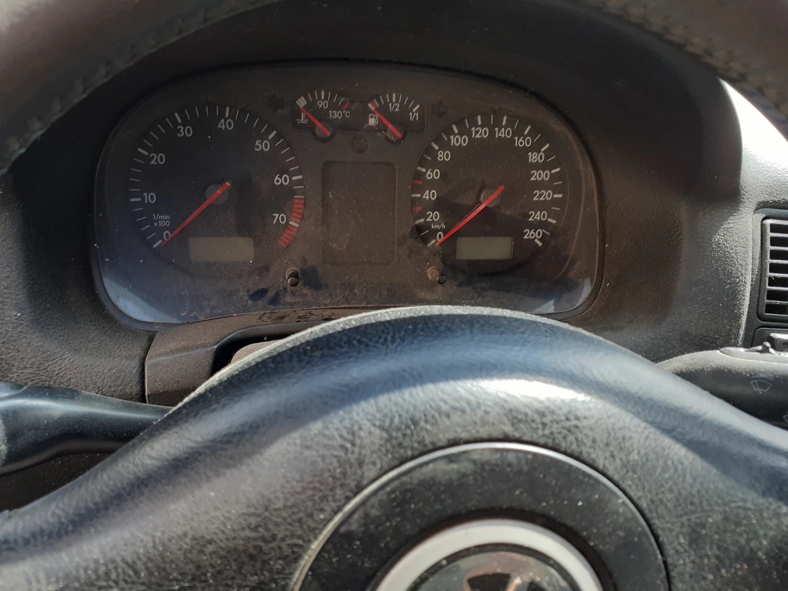 VW Golf 1.6 sr, снимка 10 - Автомобили и джипове - 54037480