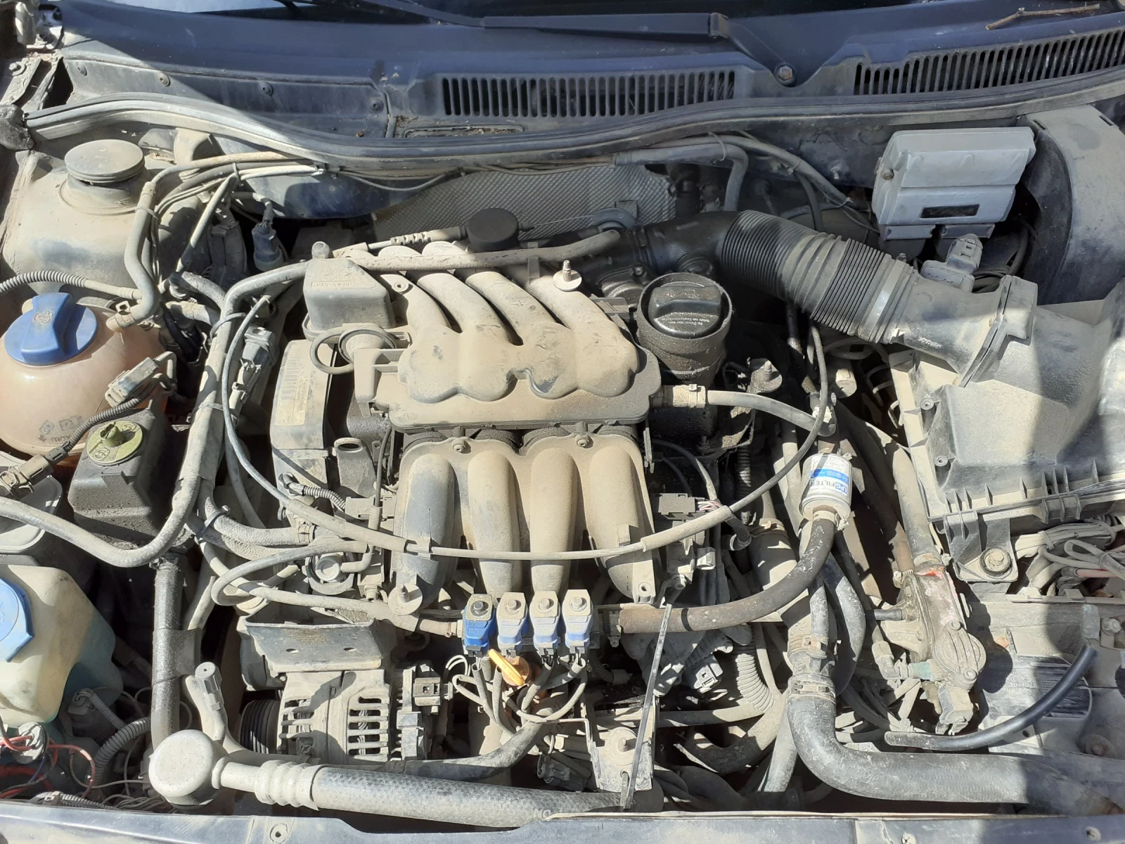 VW Golf 1.6 sr, снимка 15 - Автомобили и джипове - 54037480