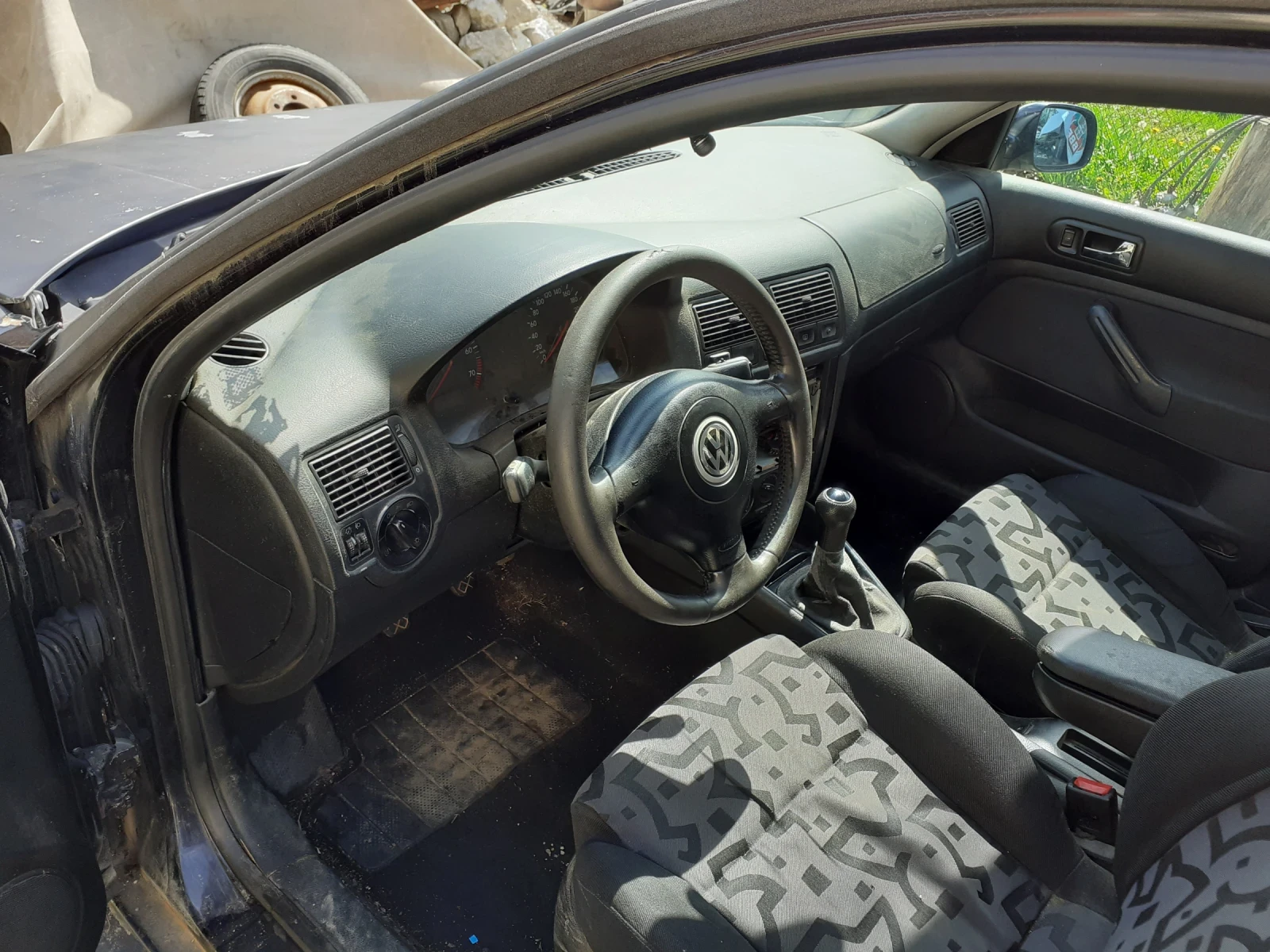 VW Golf 1.6 sr, снимка 11 - Автомобили и джипове - 54037480