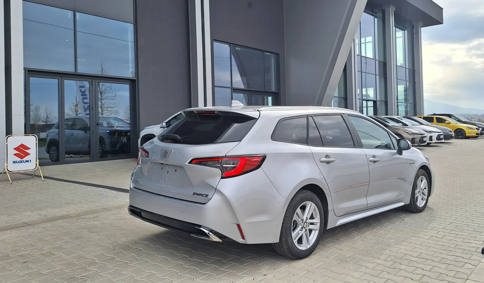 Toyota Corolla 1.8 Hybrid Бензин 140кс. 2024г. 30хил.км eCVT , снимка 3 - Автомобили и джипове - 54079168