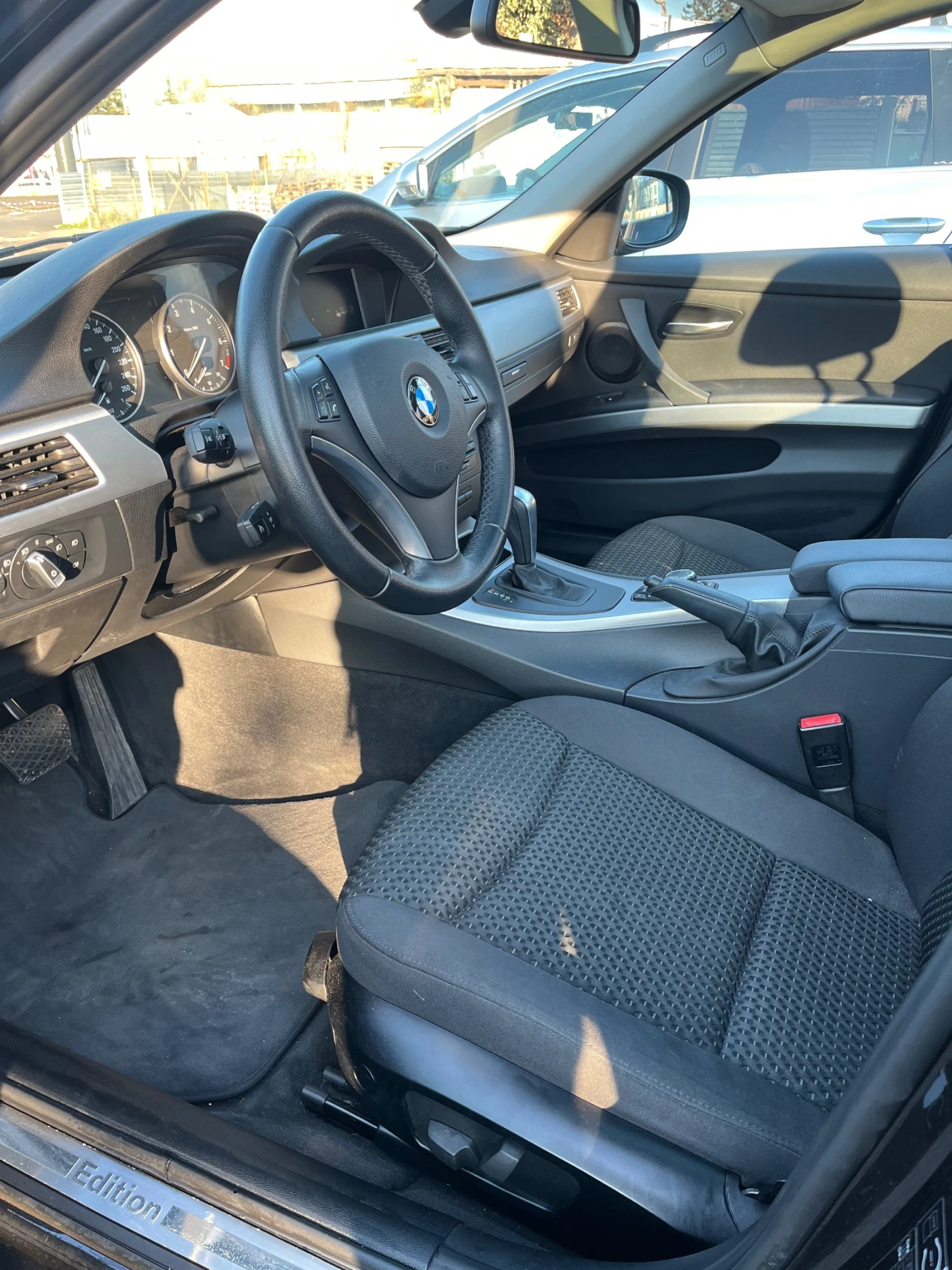 BMW 318 Keyless, panorama, navi, снимка 5 - Автомобили и джипове - 54243963