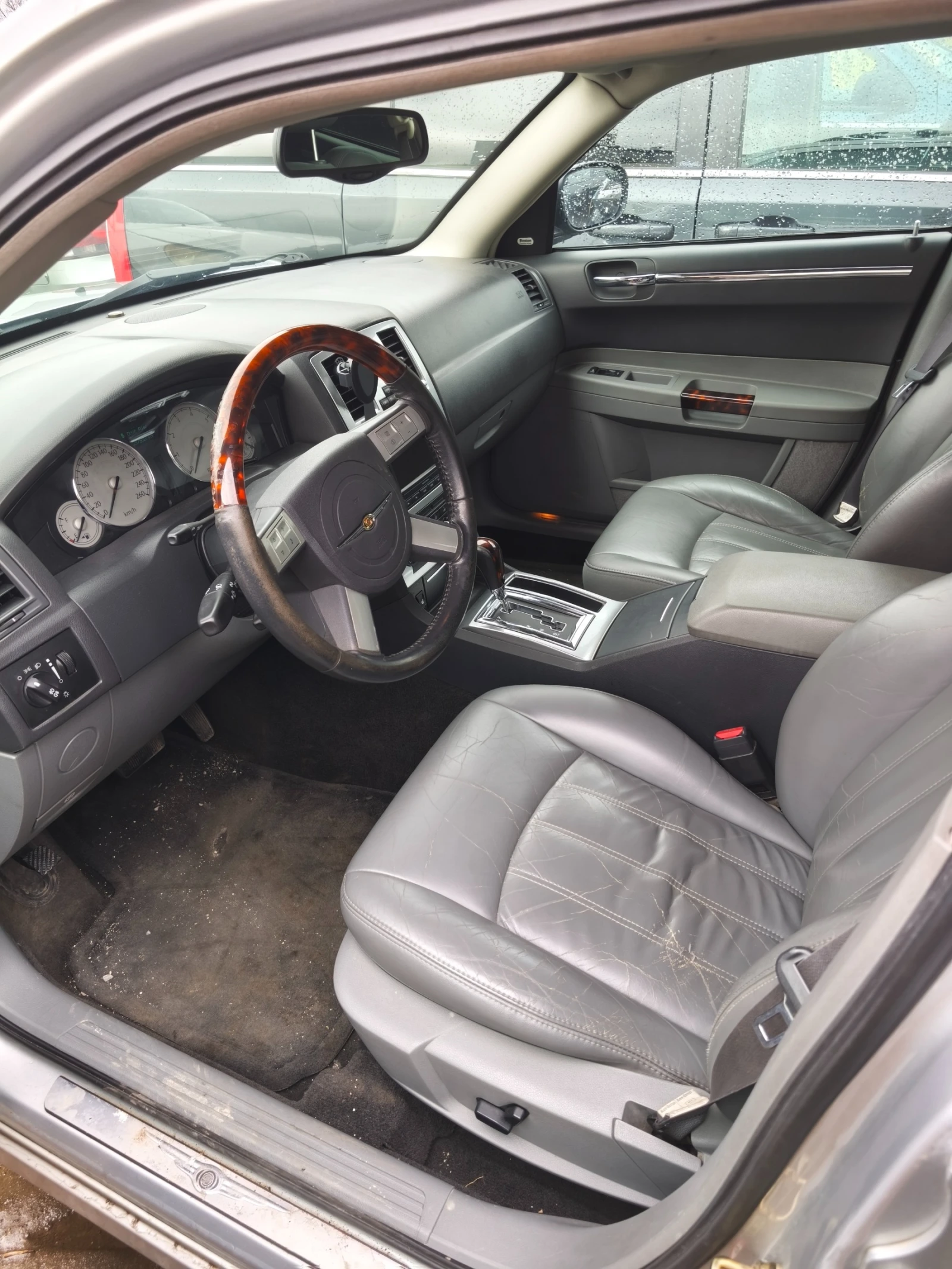 Chrysler 300c 3.5V6 Touring AWD, снимка 5 - Автомобили и джипове - 54318170