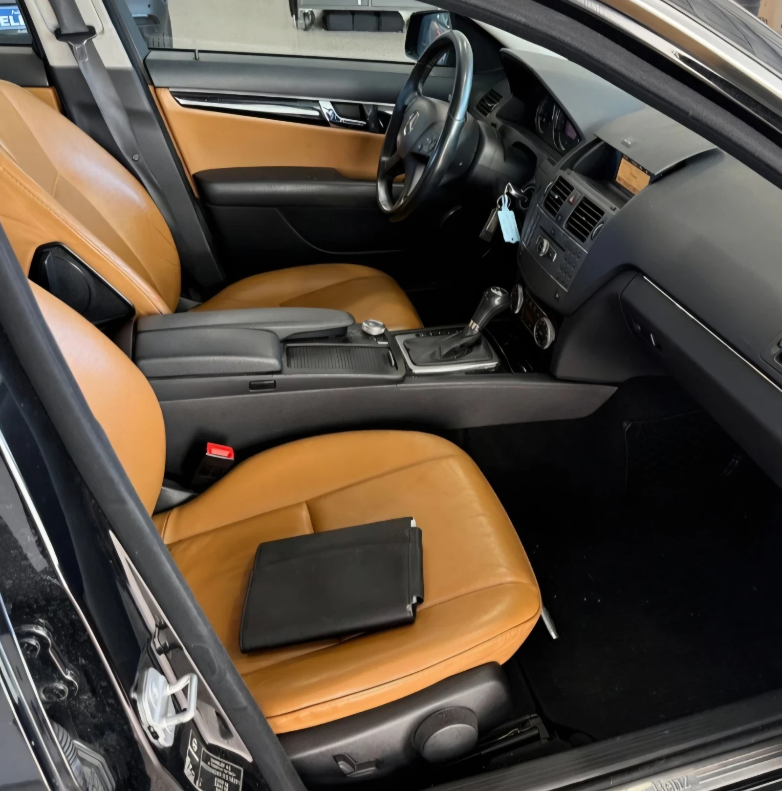 Mercedes-Benz C 180 FULL SERVICE Автомат Климатроник Подгрев , снимка 11 - Автомобили и джипове - 54459681