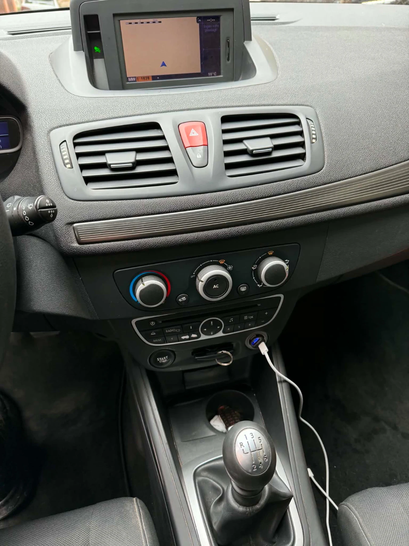 Renault Megane 1.5 DCI, снимка 3 - Автомобили и джипове - 54611162