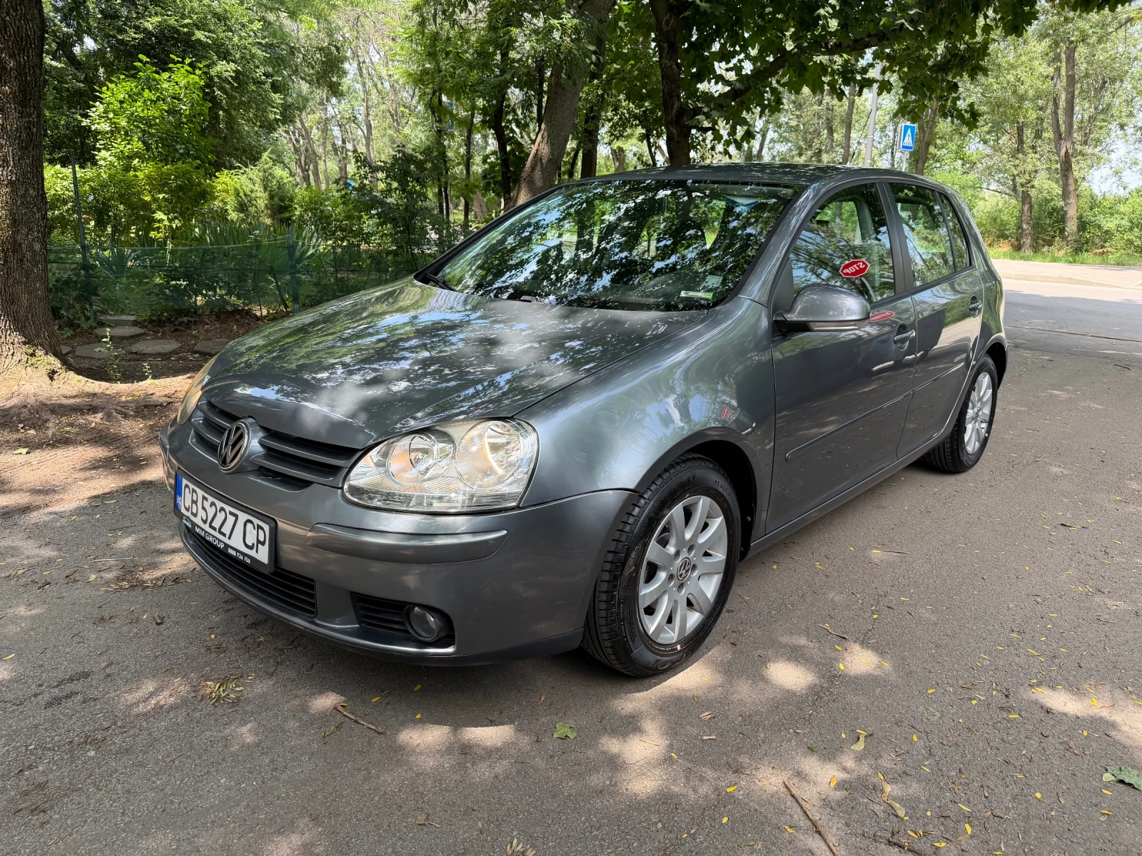 VW Golf 5 Бензин+ Газ., снимка 7 - Автомобили и джипове - 55144163