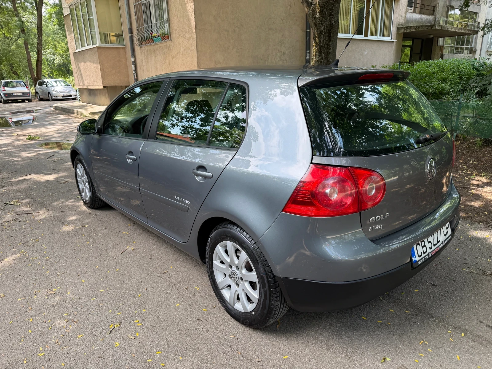VW Golf 5 Бензин+ Газ., снимка 5 - Автомобили и джипове - 55144163