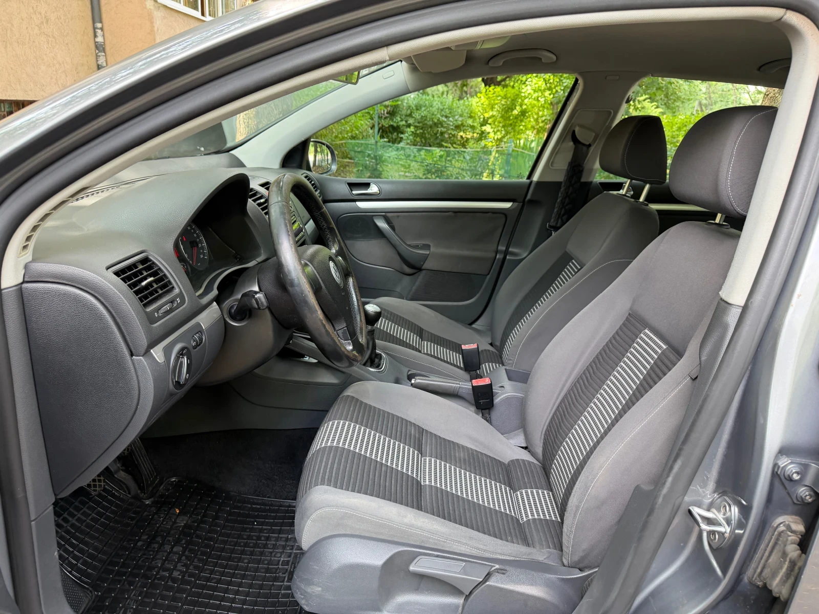 VW Golf 5 Бензин+ Газ., снимка 9 - Автомобили и джипове - 55144163