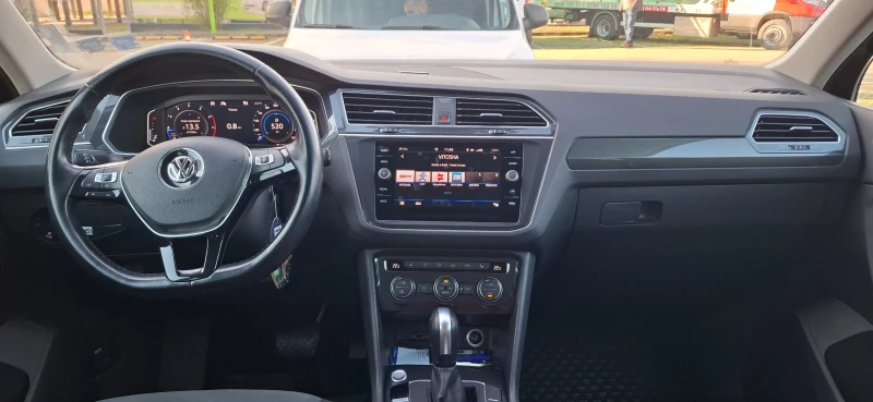 VW Tiguan 2.0 TSI, снимка 5 - Автомобили и джипове - 52846495