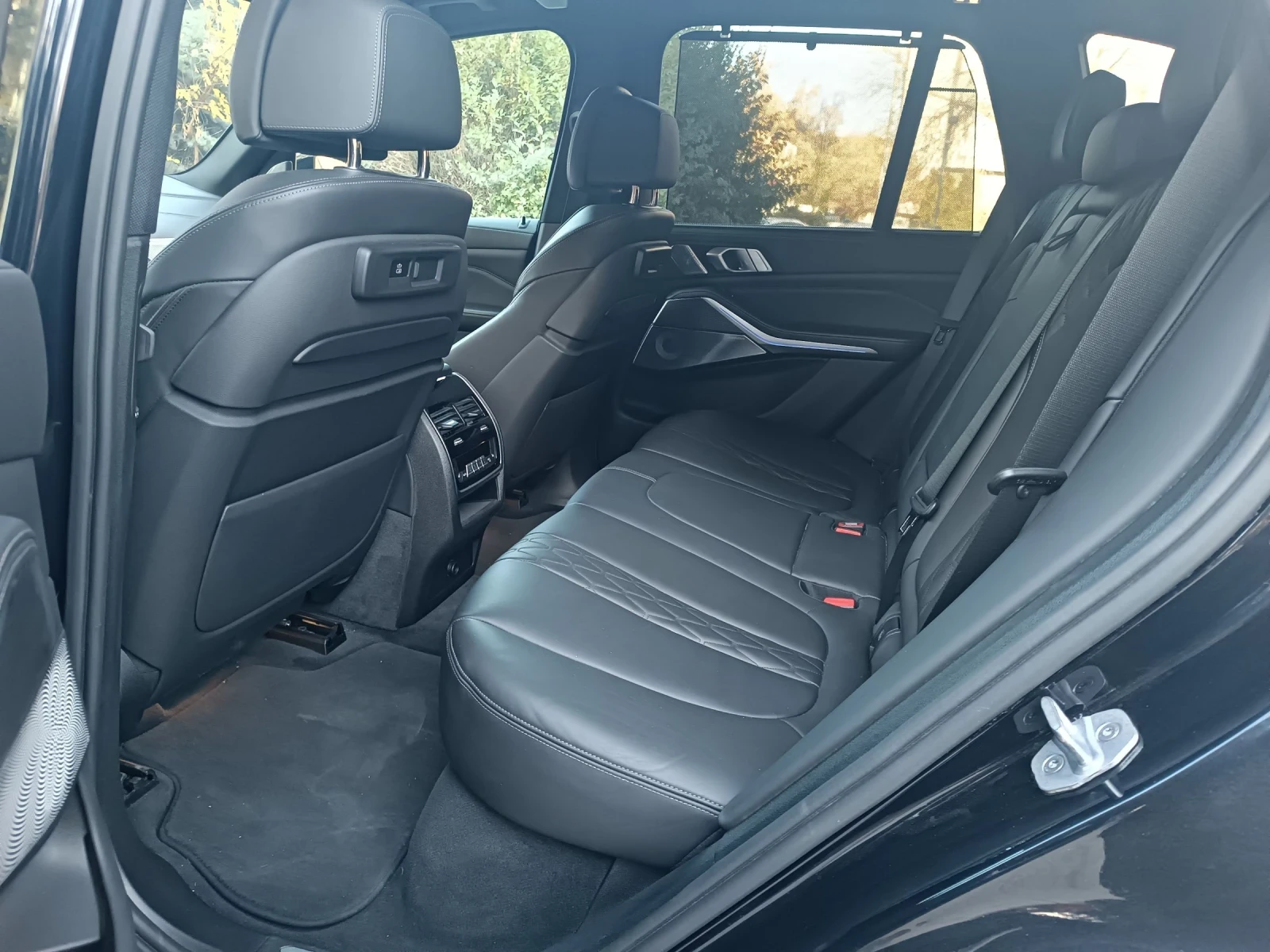 BMW X5 M50i Swarovski - изображение 7