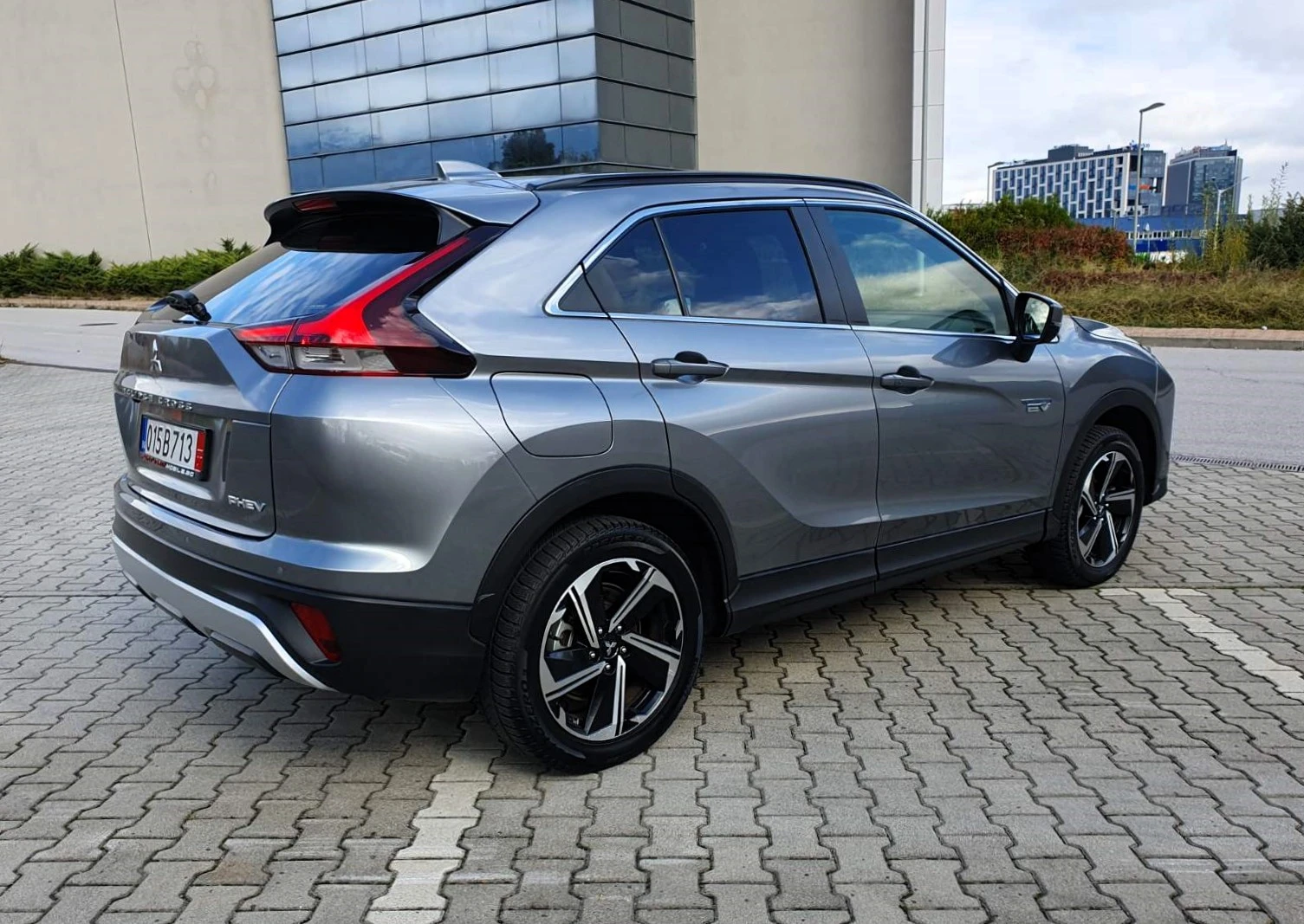 Mitsubishi Eclipse Cross 2.4 Hybrid Plug-in 4WD - изображение 4