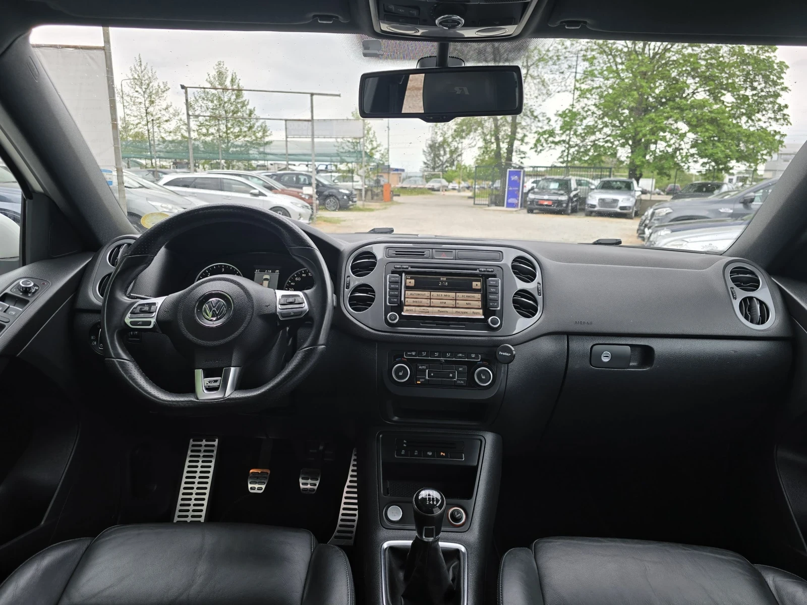 VW Tiguan 2.0TDI-140kc/R-line/4x4/KEY LESS/NAVI/PANORAMA, снимка 9 - Автомобили и джипове - 53505530