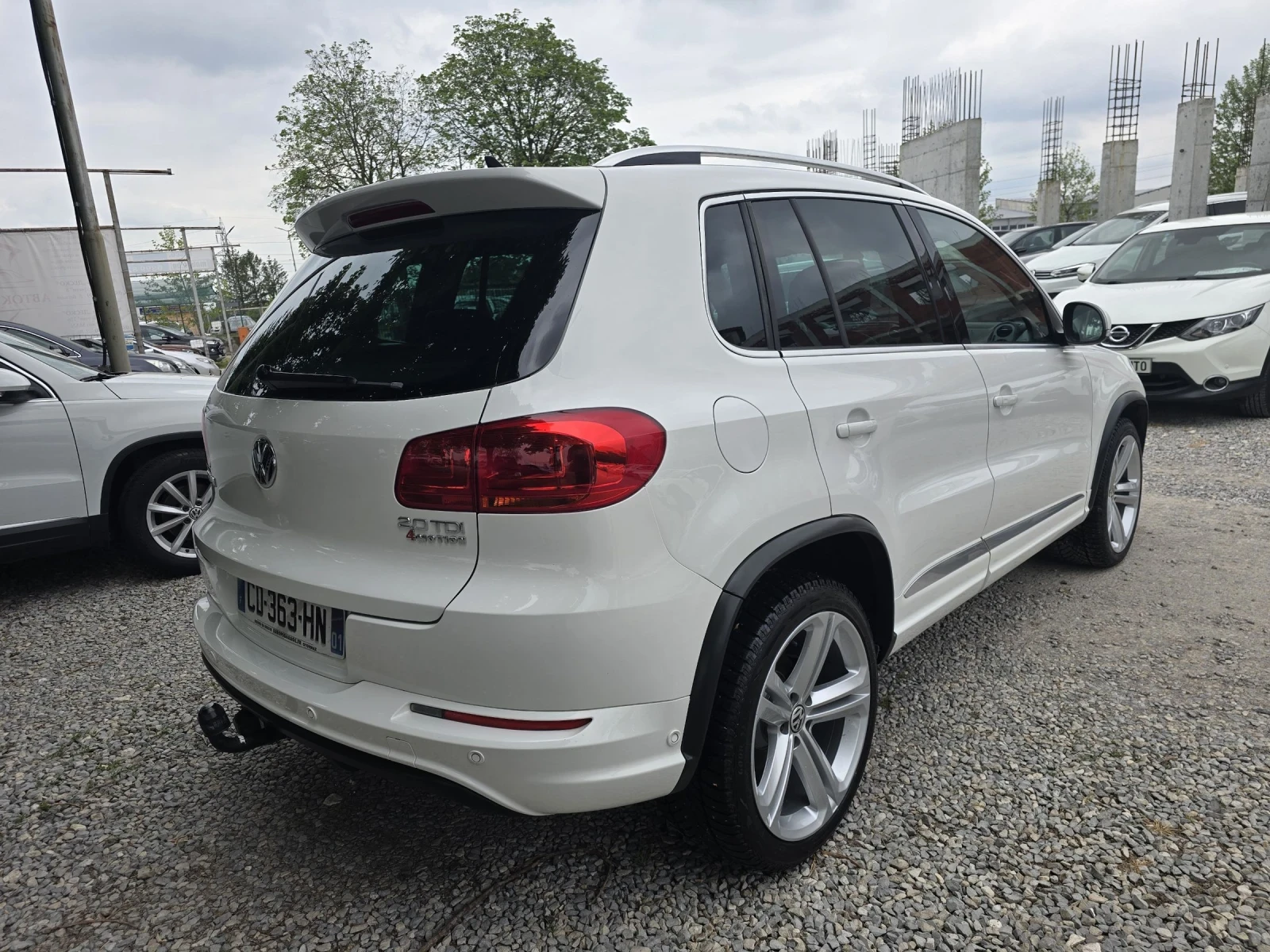 VW Tiguan 2.0TDI-140kc/R-line/4x4/KEY LESS/NAVI/PANORAMA, снимка 5 - Автомобили и джипове - 53505530