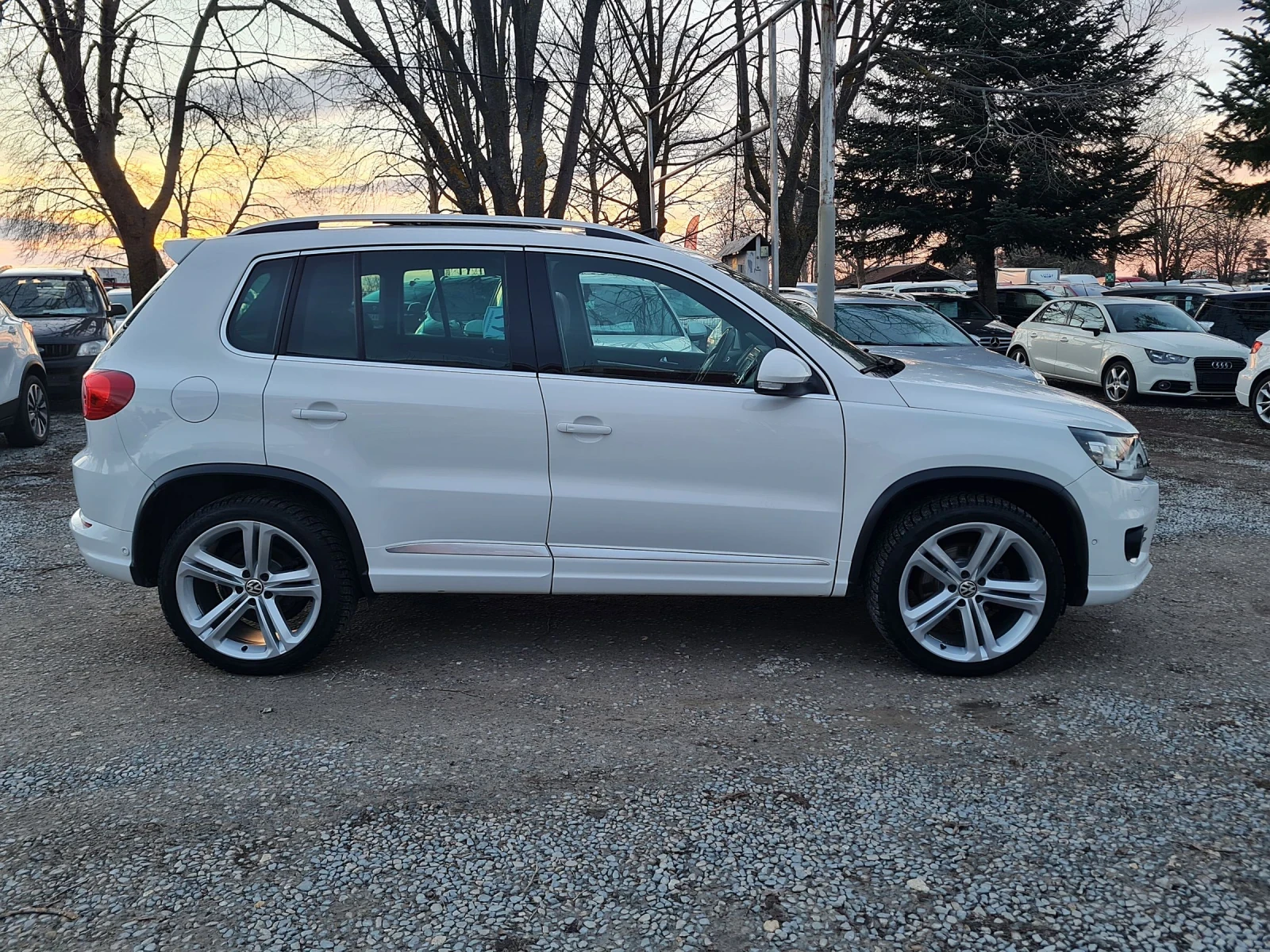 VW Tiguan 2.0TDI-140kc/R-line/4x4/KEY LESS/NAVI/PANORAMA | Mobile.bg � ����������� 4