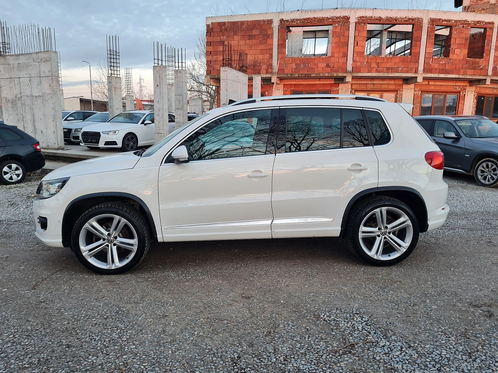 VW Tiguan 2.0TDI-140kc/R-line/4x4/KEY LESS/NAVI/PANORAMA | Mobile.bg � ����������� 8