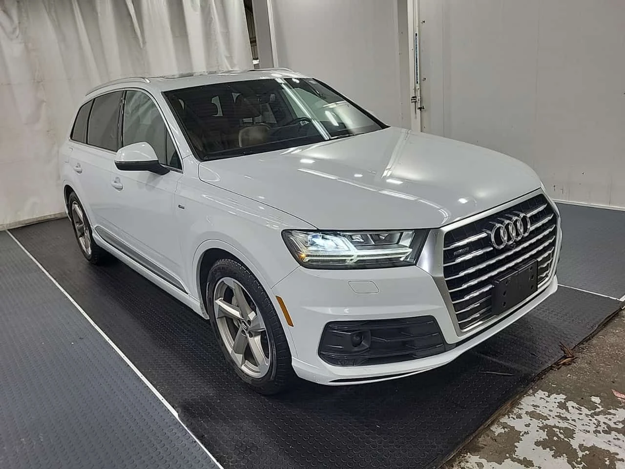 Audi Q7 * МАСАЖИ* ДИСТРОНИК* 360 КАМЕРА* ОБДУХВАНЕ* , снимка 2 - Автомобили и джипове - 54663924
