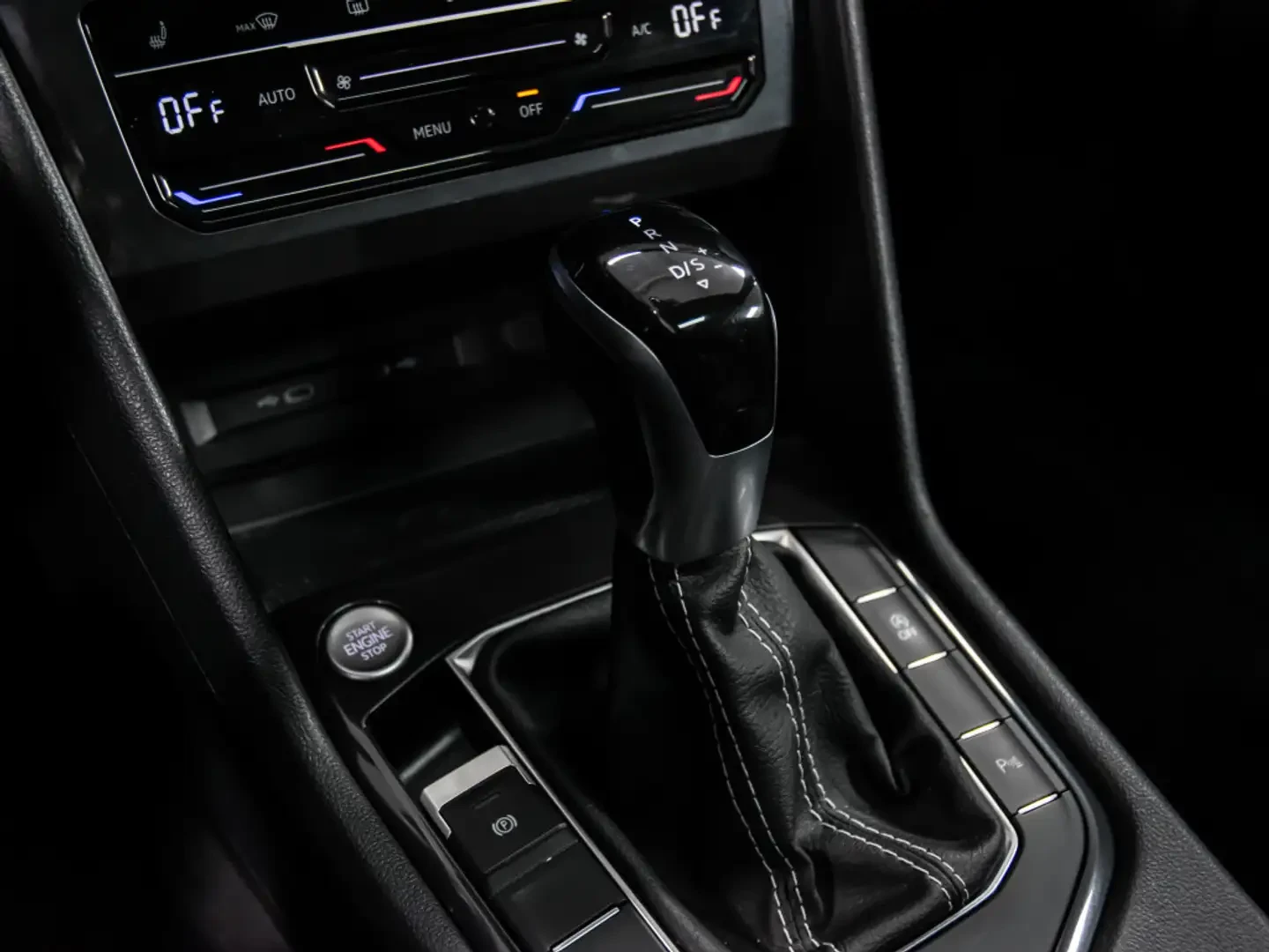 VW Tiguan Comfortline/R-Line Black Edition/1СОБСТВЕНИК/CARFA, снимка 14 - Автомобили и джипове - 55101707