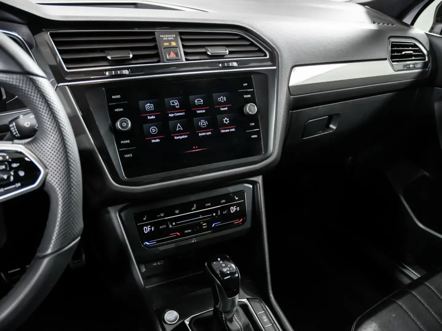 VW Tiguan Comfortline/R-Line Black Edition/1СОБСТВЕНИК/CARFA, снимка 12 - Автомобили и джипове - 55101707