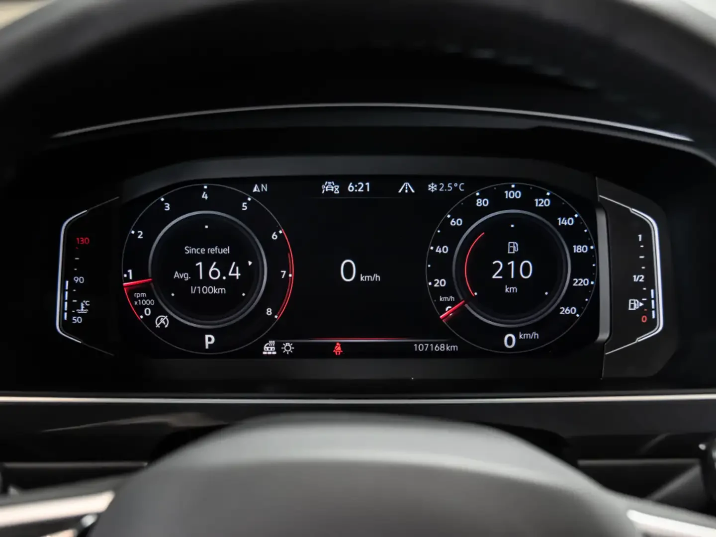 VW Tiguan Comfortline/R-Line Black Edition/1СОБСТВЕНИК/CARFA, снимка 11 - Автомобили и джипове - 55101707