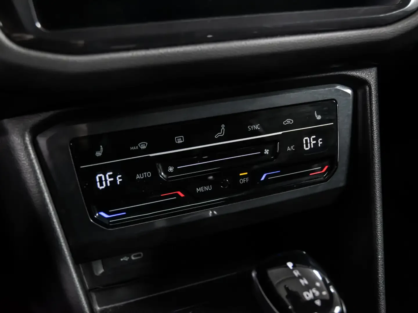 VW Tiguan Comfortline/R-Line Black Edition/1СОБСТВЕНИК/CARFA, снимка 13 - Автомобили и джипове - 55101707