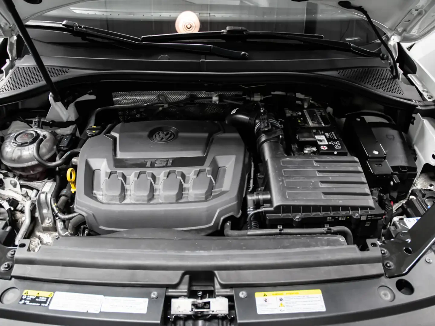 VW Tiguan Comfortline/R-Line Black Edition/1СОБСТВЕНИК/CARFA, снимка 8 - Автомобили и джипове - 55101707