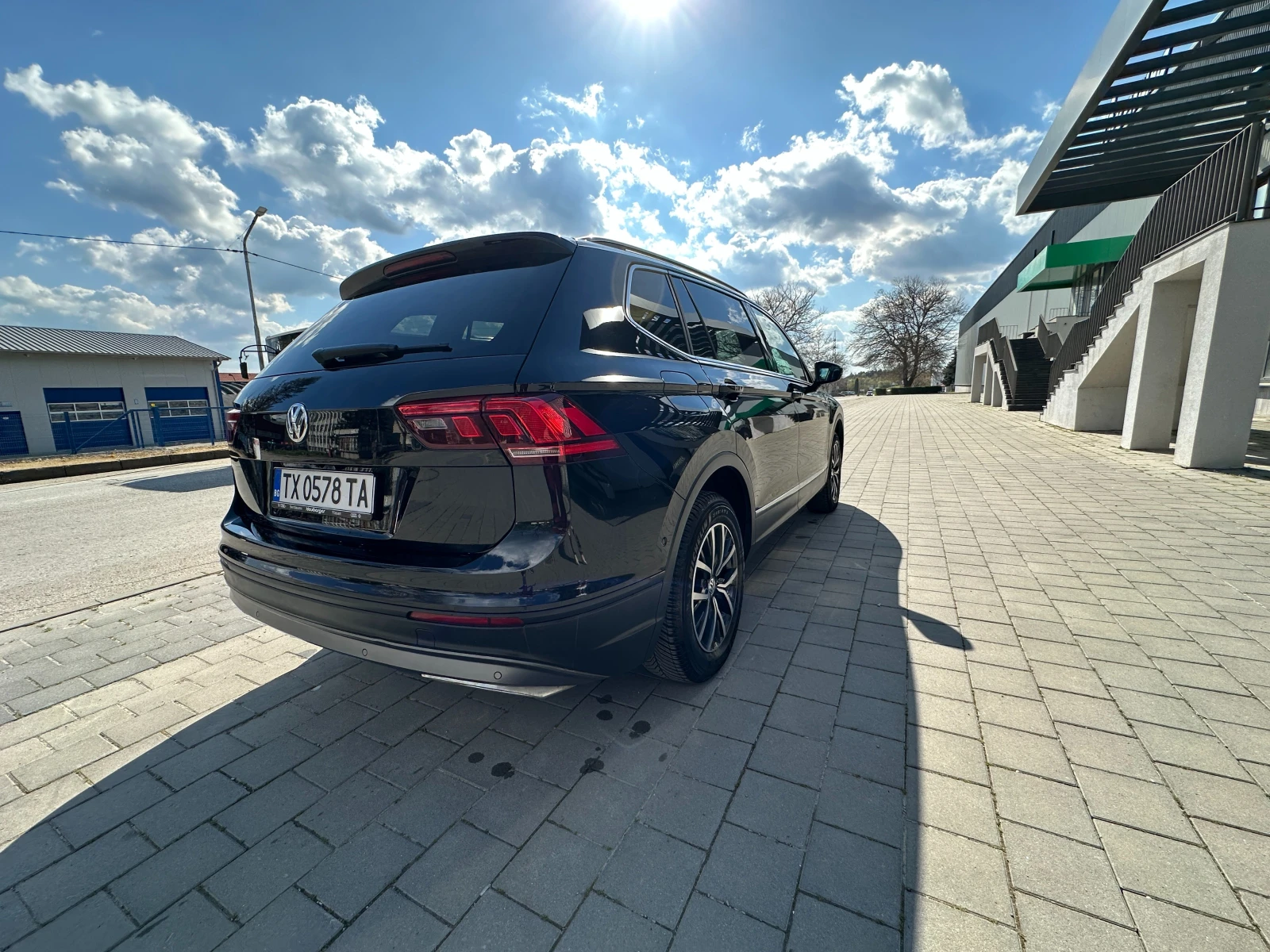 VW Tiguan Allspace 2.0 TDI 190 к.с. DSG 4x4 360  камери, Webasto, снимка 4 - Автомобили и джипове - 55163081