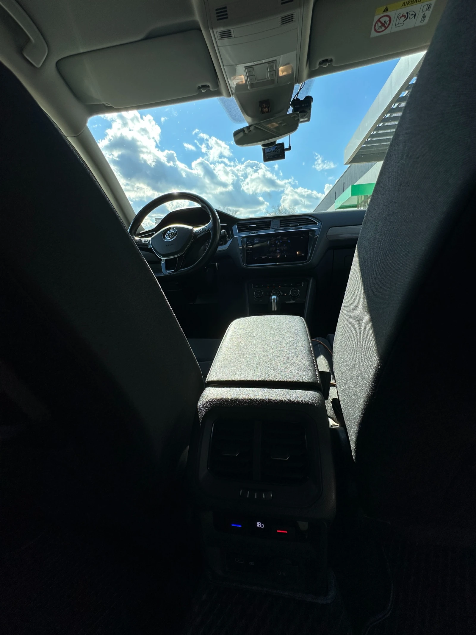 VW Tiguan Allspace 2.0 TDI 190 к.с. DSG 4x4 360  камери, Webasto, снимка 10 - Автомобили и джипове - 55163081