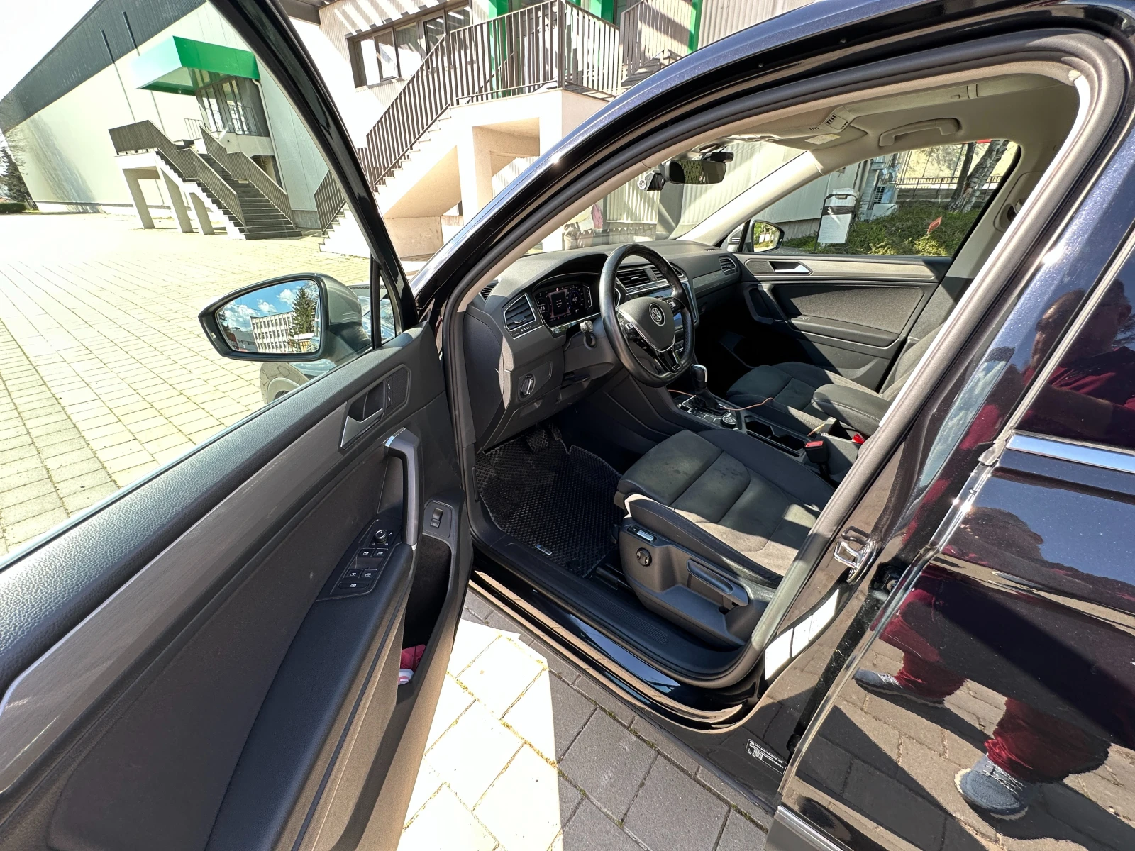 VW Tiguan Allspace 2.0 TDI 190 к.с. DSG 4x4 360  камери, Webasto, снимка 9 - Автомобили и джипове - 55163081