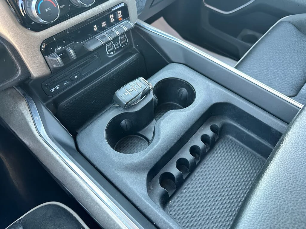 Dodge RAM 1500 Laramie Crew Cab 5.7 * ПОДГРЕВ * КАМЕРА, снимка 13 - Автомобили и джипове - 55800196