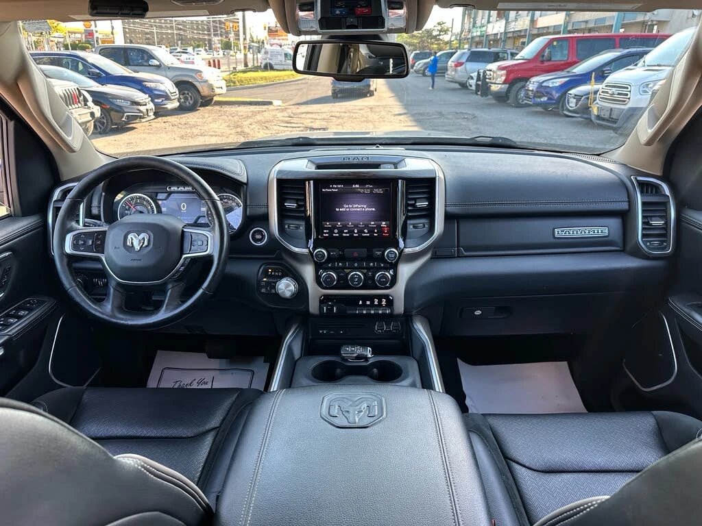 Dodge RAM 1500 Laramie Crew Cab 5.7 * ПОДГРЕВ * КАМЕРА, снимка 11 - Автомобили и джипове - 55800196