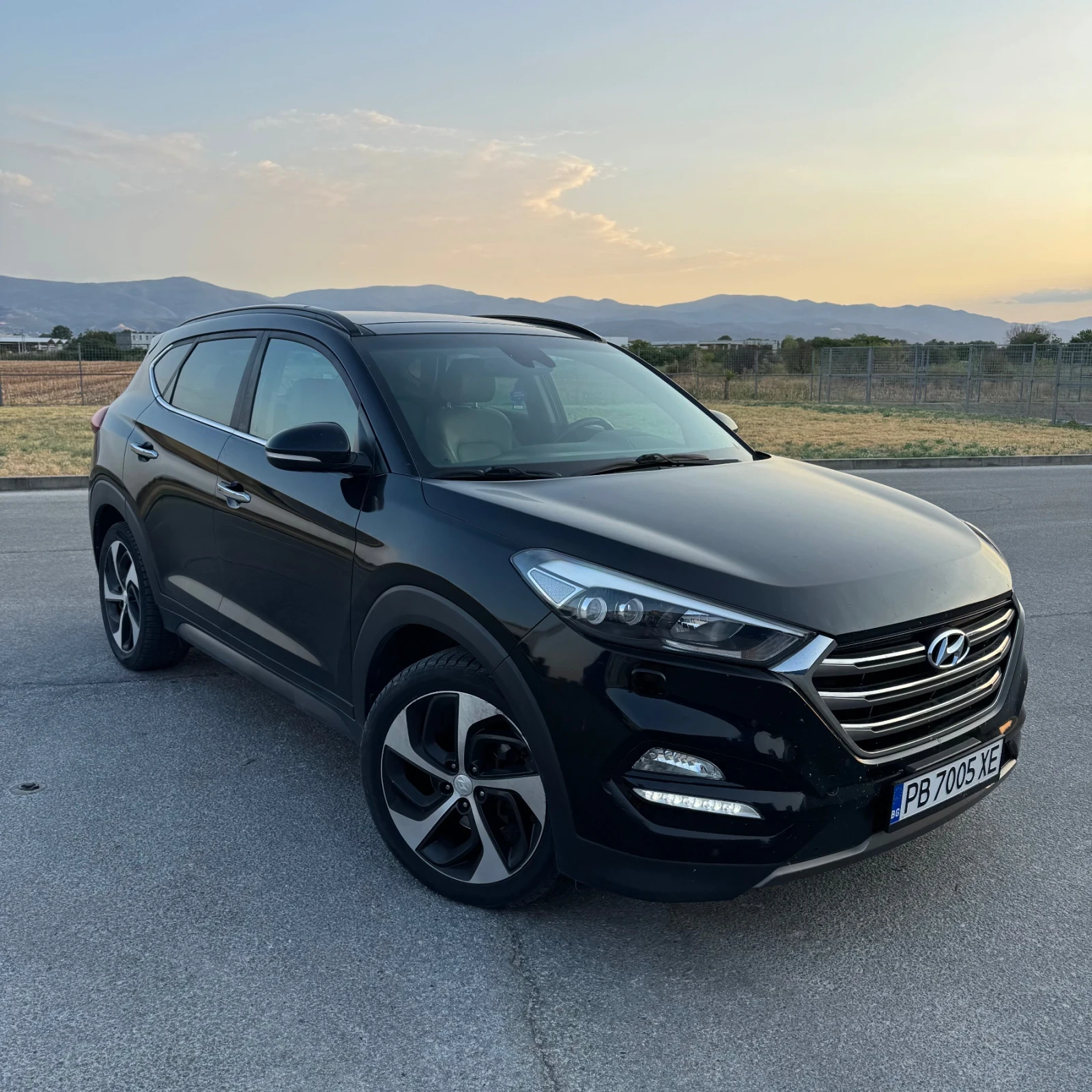 Hyundai Tucson 2.0 CRDI, снимка 17 - Автомобили и джипове - 56434977